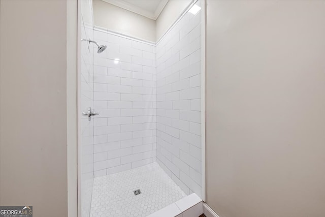 bathroom featuring a tile shower