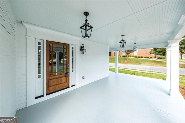 entryway with ceiling fan, crown molding, and dark hardwood / wood-style flooring