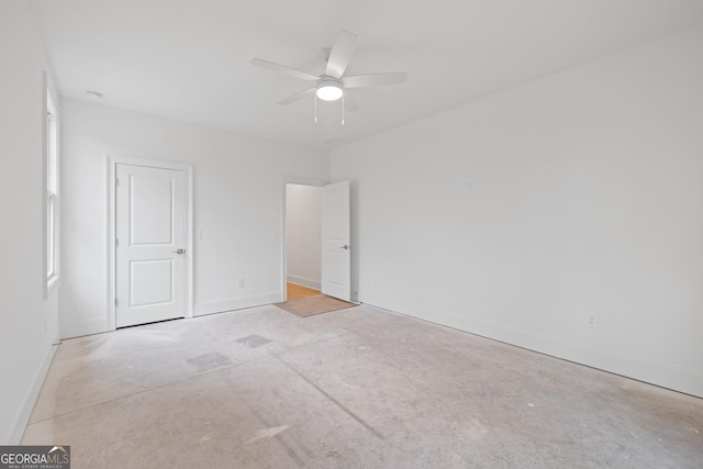 empty room with ceiling fan