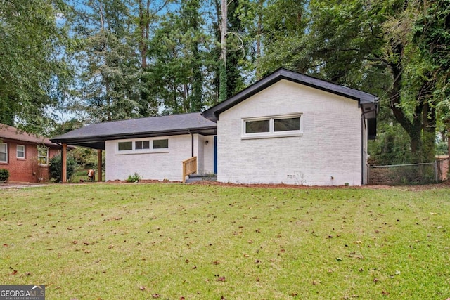 view of front of house with a front lawn