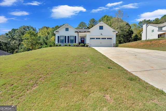 view of front of house featuring a front lawn and a garage