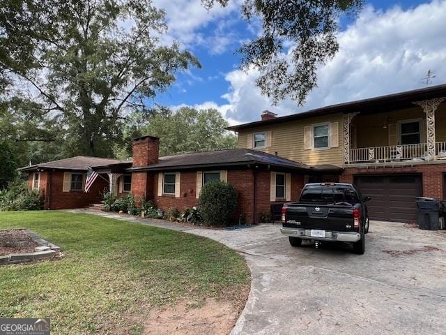 view of front of home with a front lawn