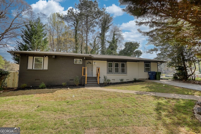 ranch-style home featuring a front lawn