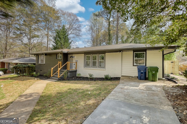 view of front of house with a front lawn