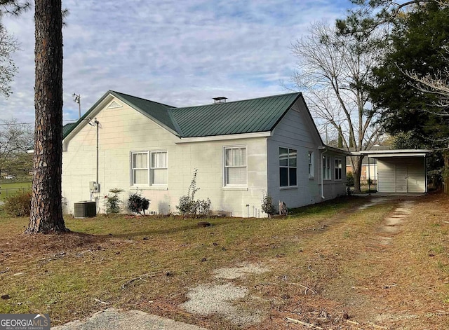 view of side of property with cooling unit