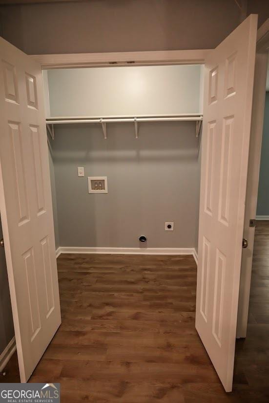 clothes washing area featuring baseboards, washer hookup, dark wood-type flooring, and electric dryer hookup