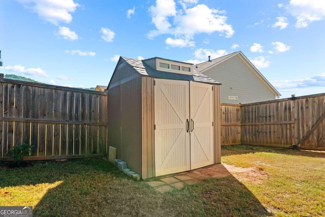 view of outdoor structure featuring a yard