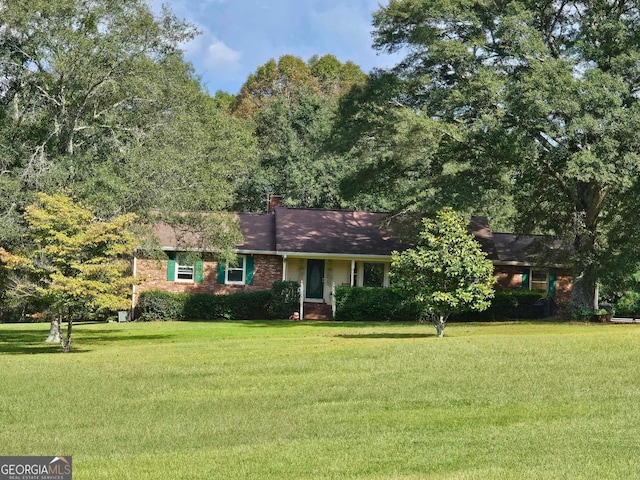 single story home with a front yard