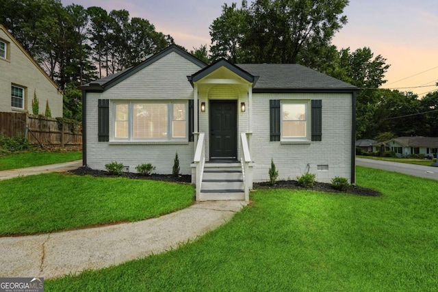 bungalow featuring a lawn