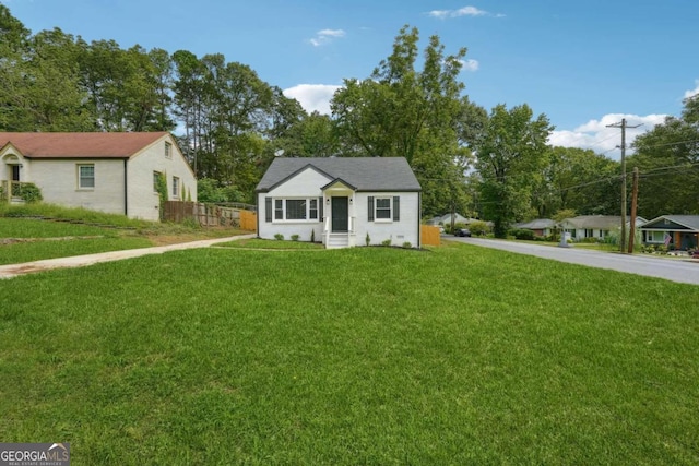 view of front of home featuring a front yard