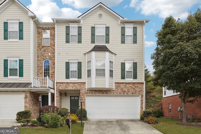 townhome / multi-family property featuring a garage