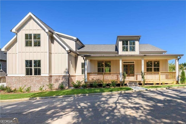 view of front of property with covered porch