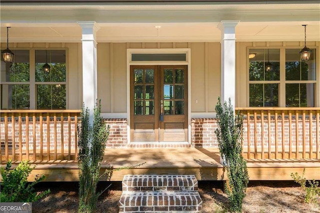 property entrance with covered porch