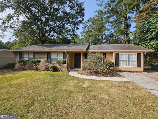 single story home featuring a front yard