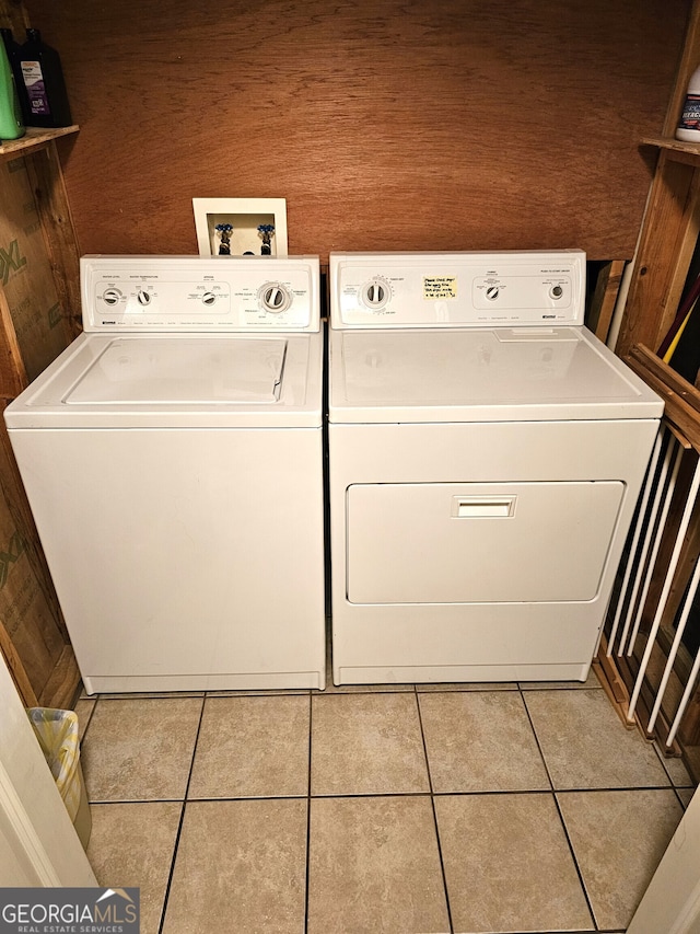 clothes washing area featuring independent washer and dryer and light tile patterned flooring