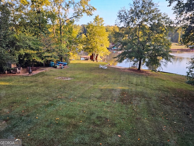 view of yard featuring a water view