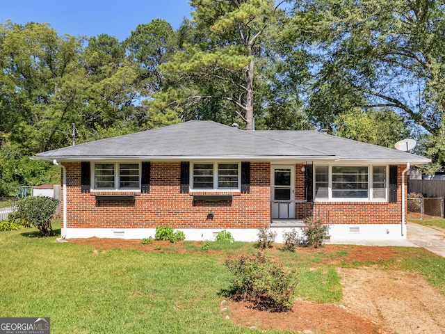 view of front facade with a front lawn