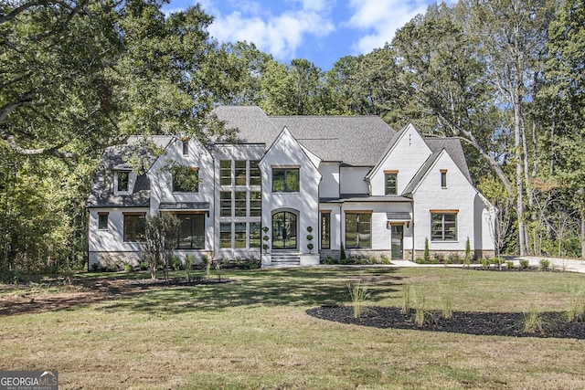 view of front of property with a front yard