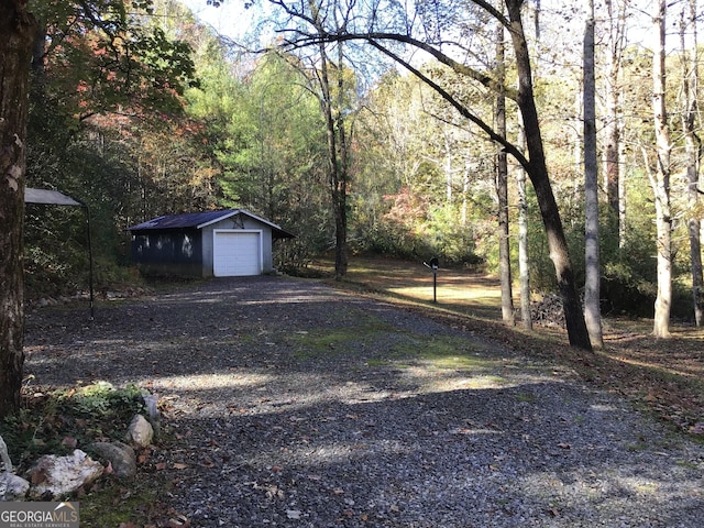 view of yard featuring a garage and an outdoor structure