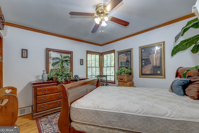 bedroom featuring light wood-type flooring, crown molding, and ceiling fan