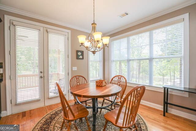 dining space featuring light hardwood / wood-style flooring and a wealth of natural light