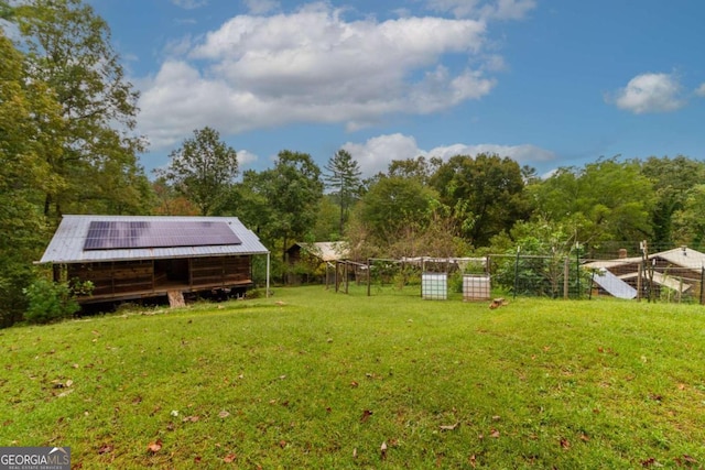 view of yard with an outbuilding