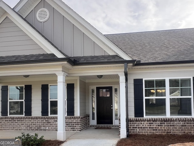 entrance to property featuring a porch