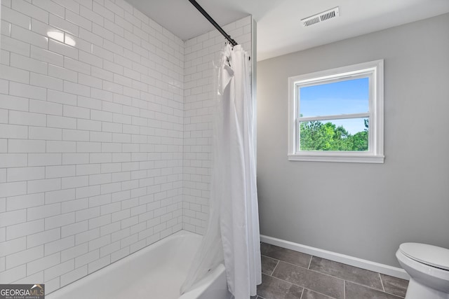 bathroom featuring shower / tub combo with curtain, visible vents, toilet, baseboards, and tile patterned floors