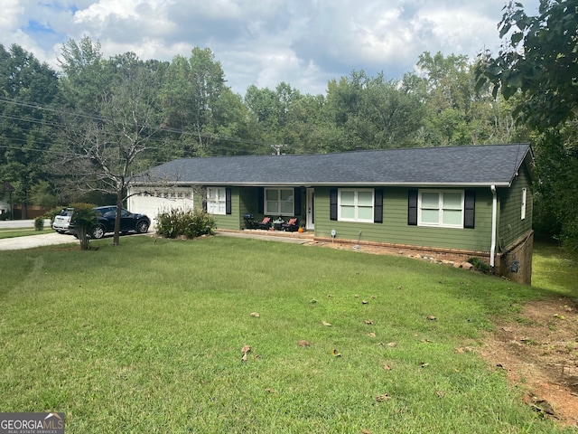 single story home featuring a front lawn