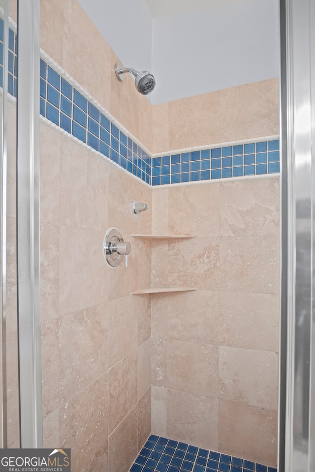 bathroom with a tile shower