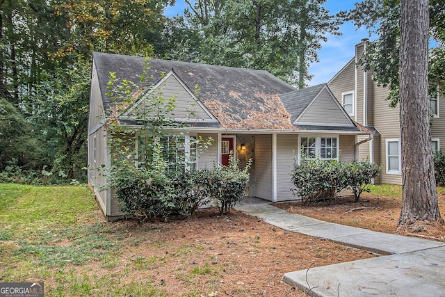 view of front of home with a front lawn