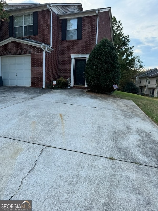 view of front of house featuring a garage