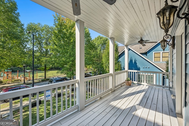 deck with ceiling fan