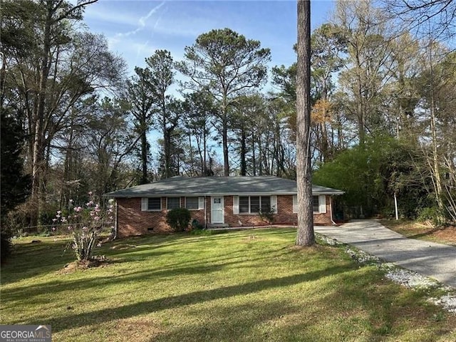 ranch-style home with a front yard