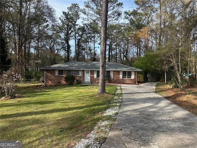 single story home featuring a front yard