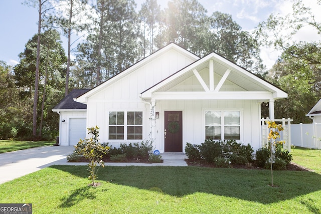 view of front facade featuring a garage and a front lawn