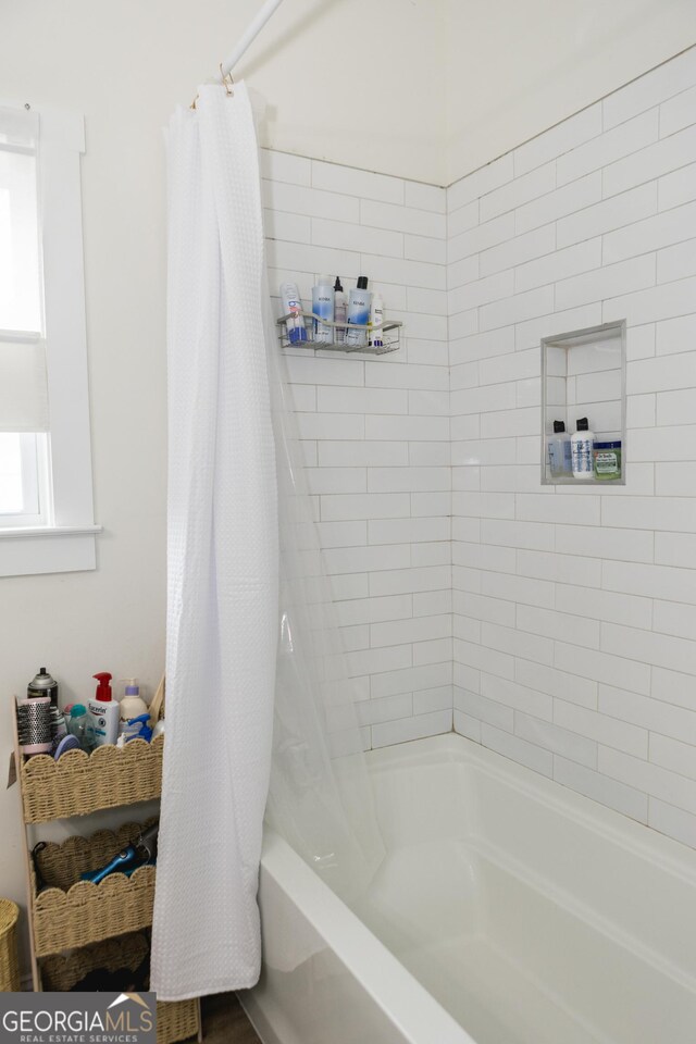 bathroom featuring shower / bath combo with shower curtain