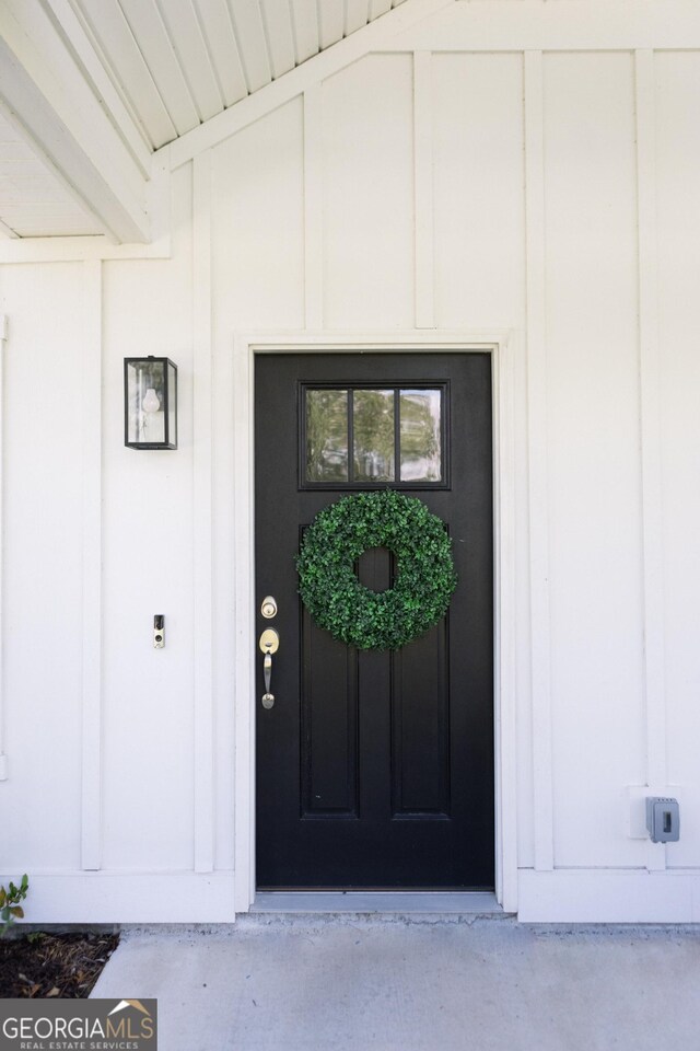 view of property entrance