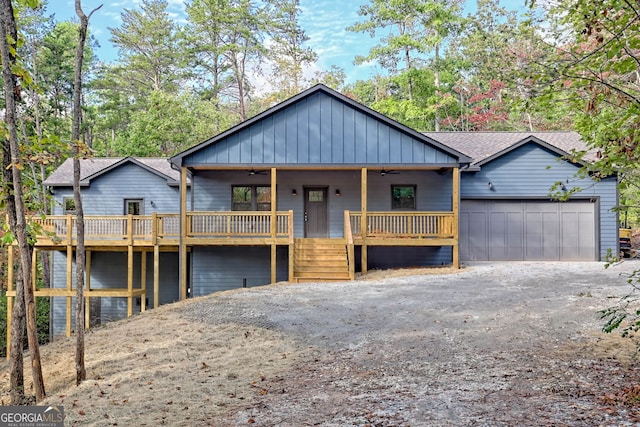 view of front of property featuring ceiling fan and a garage