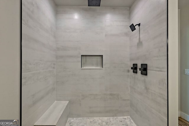 bathroom featuring a tile shower