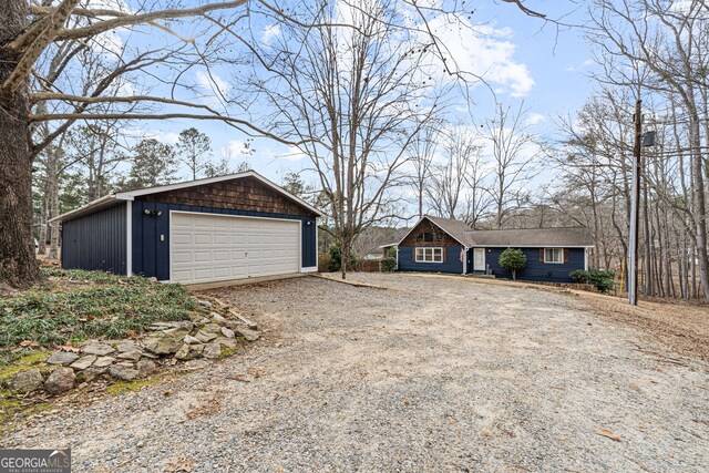 view of front of house featuring a front lawn