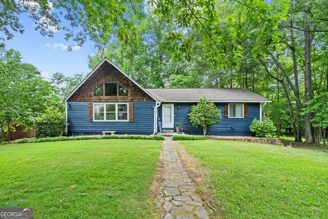 single story home with a front yard