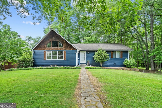 view of front of home featuring roof with shingles and a front lawn