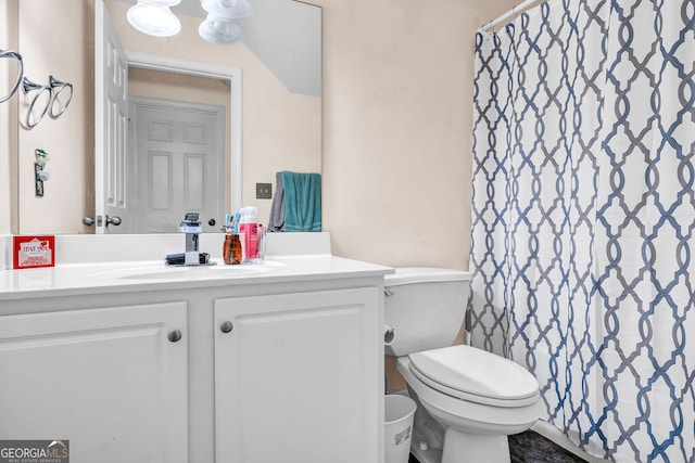 bathroom featuring a shower with curtain, vanity, and toilet