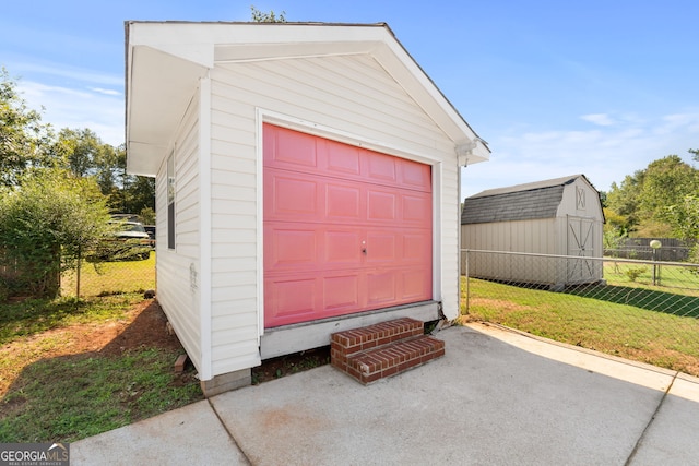 garage featuring a lawn