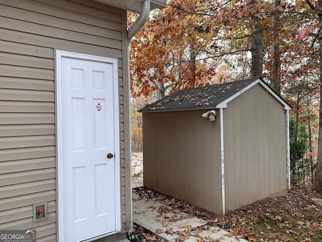 view of outbuilding