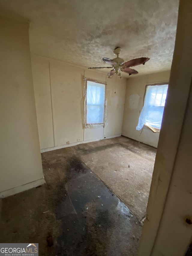 empty room featuring ceiling fan