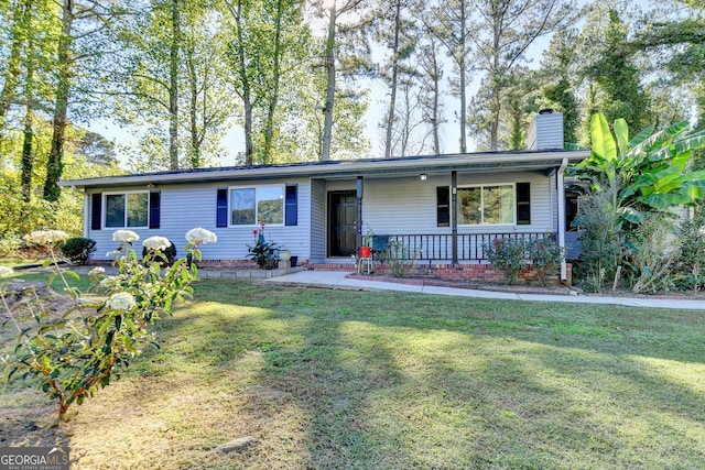 ranch-style house with covered porch and a front yard