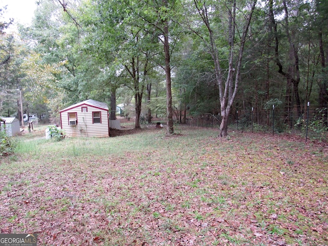 view of yard with a storage unit