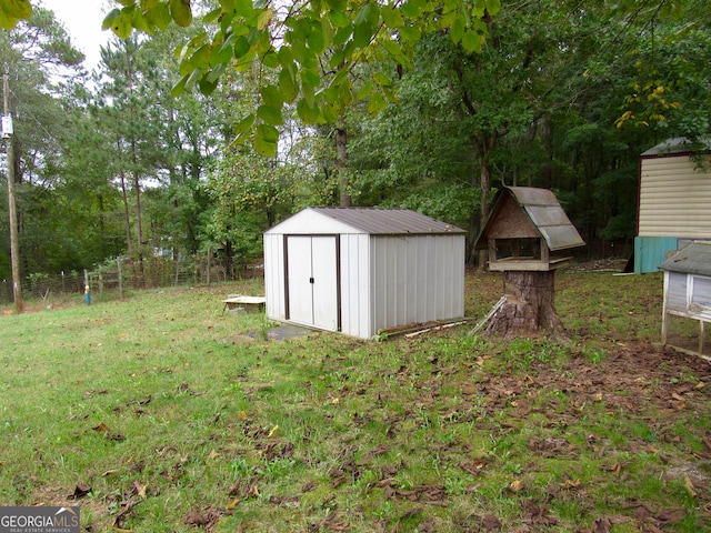 view of outdoor structure featuring a yard